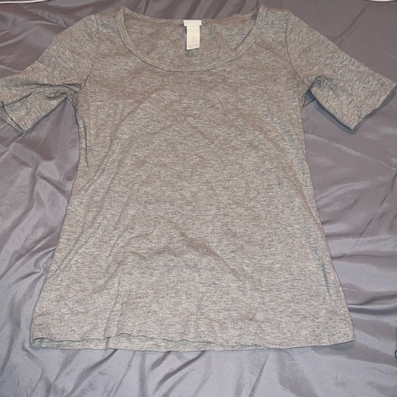 Basic gray t-shirt - Picture 2 of 3